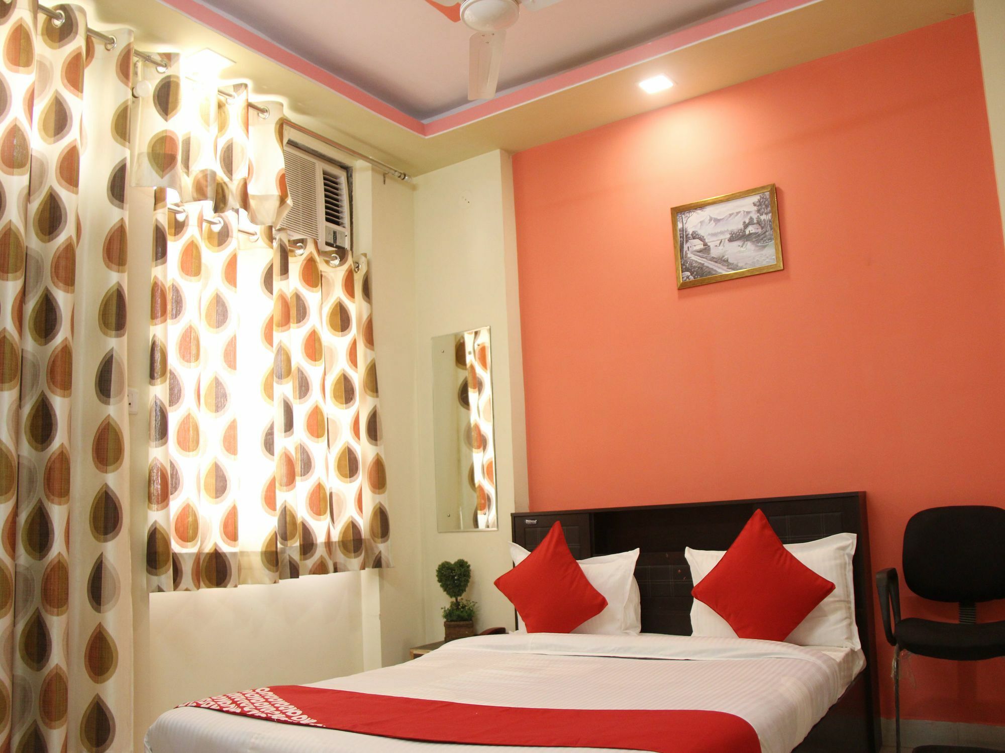 Oyo 14066 Jai Palace 2*