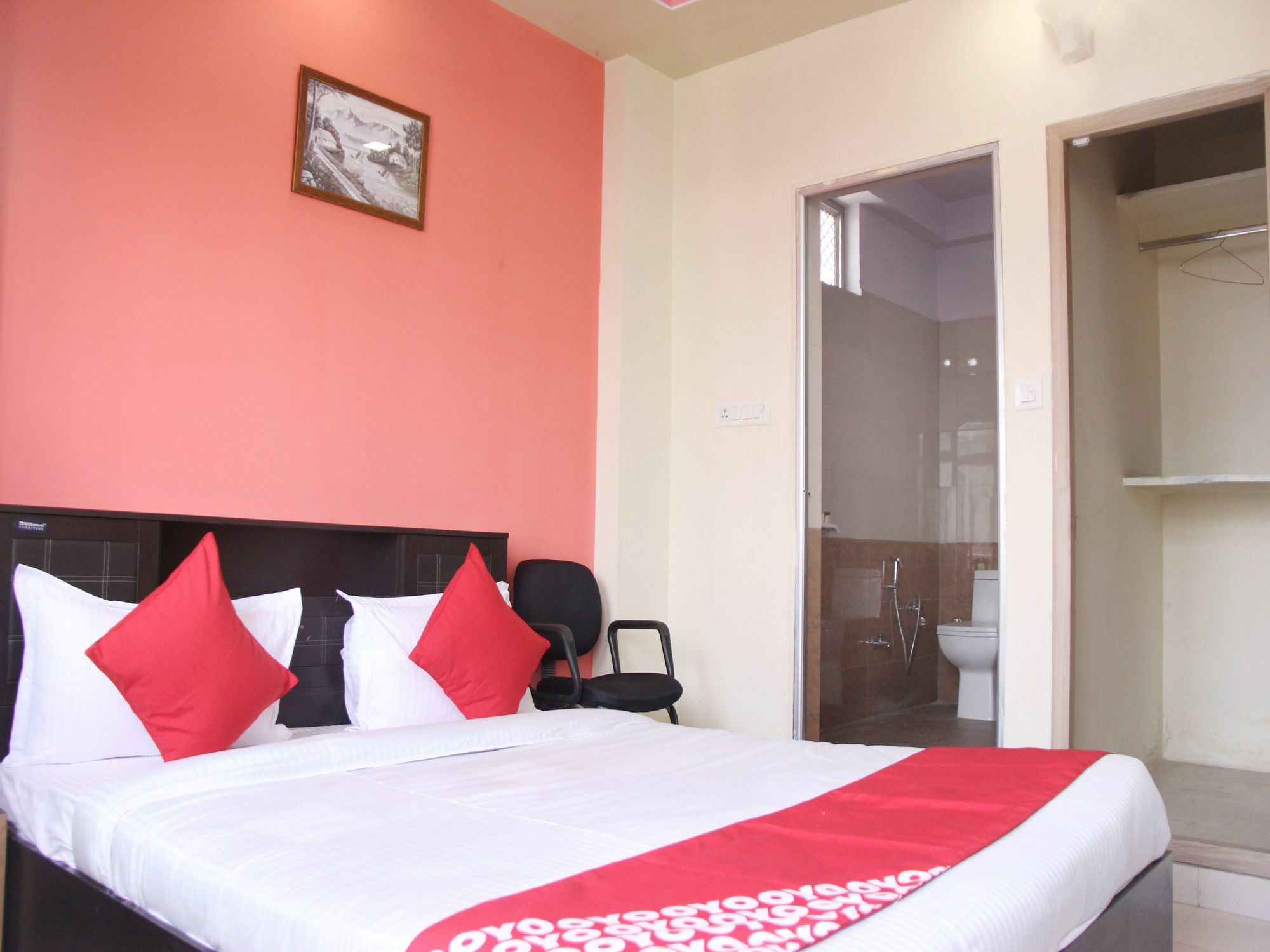 Hotel Oyo 14066 Jai Palace 2*