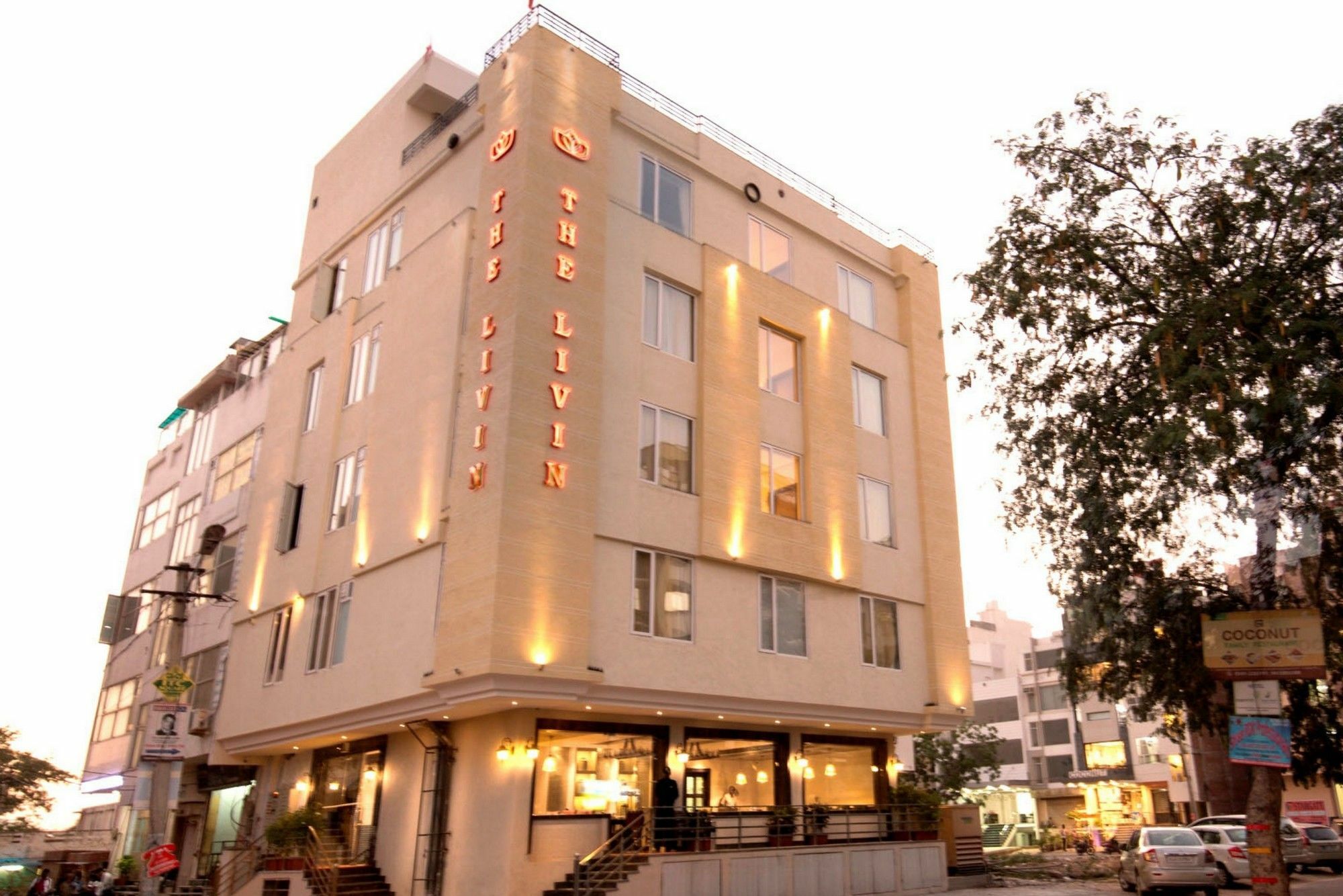 Hotel The Livin 3*