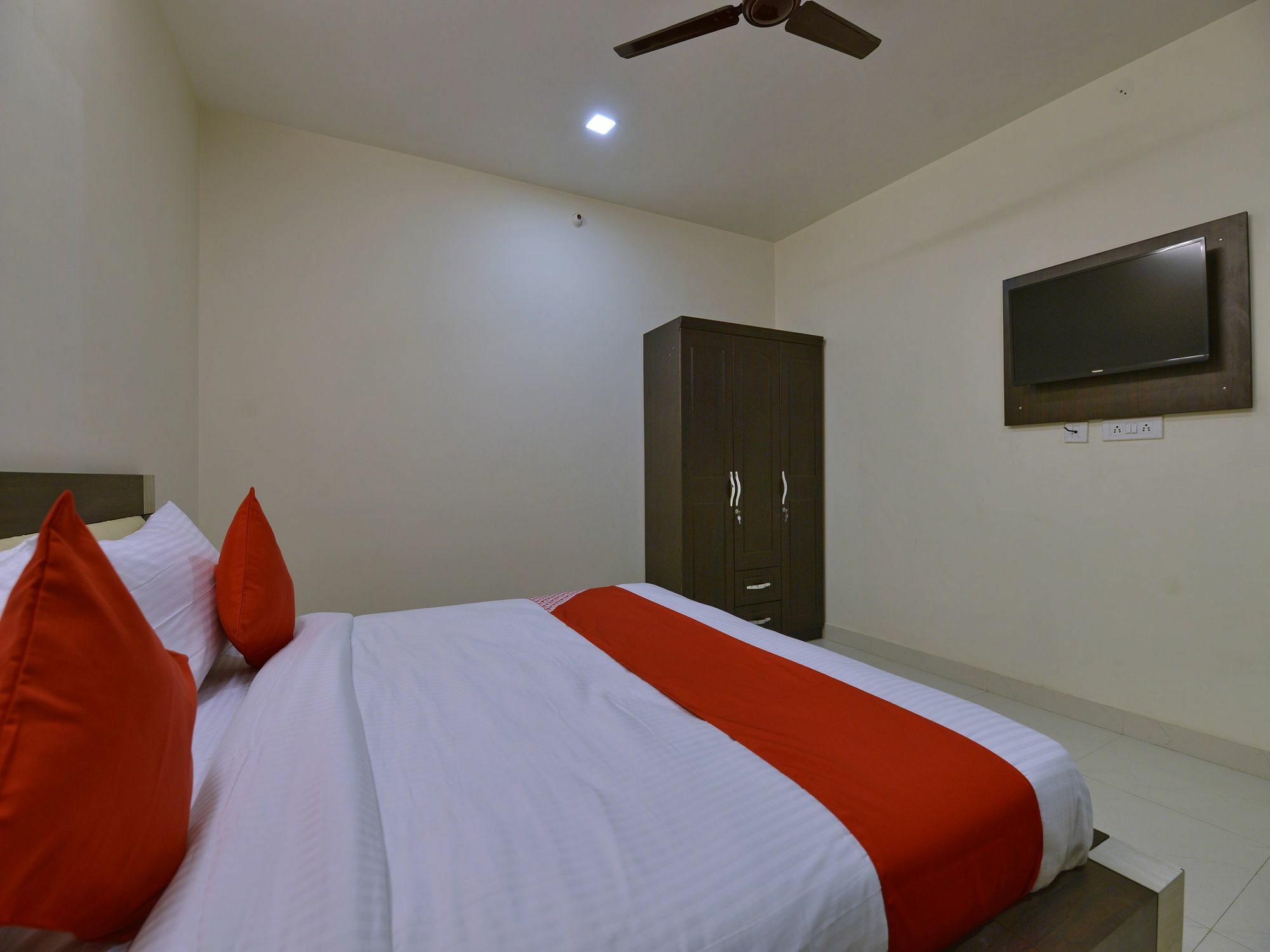 Oyo 12381 The New Heritage Heights View Hotel 2*