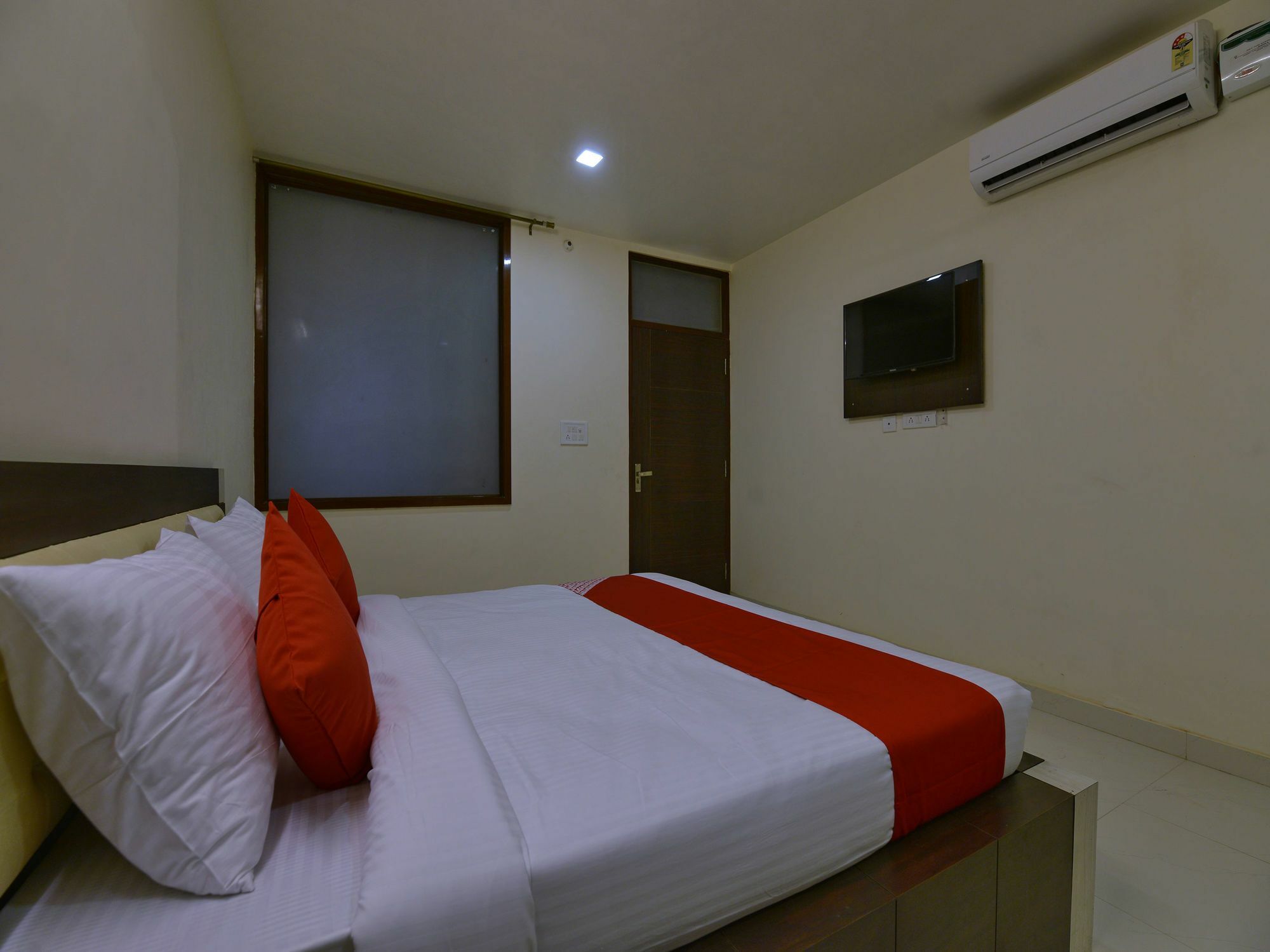 Oyo 12381 The New Heritage Heights View 2*