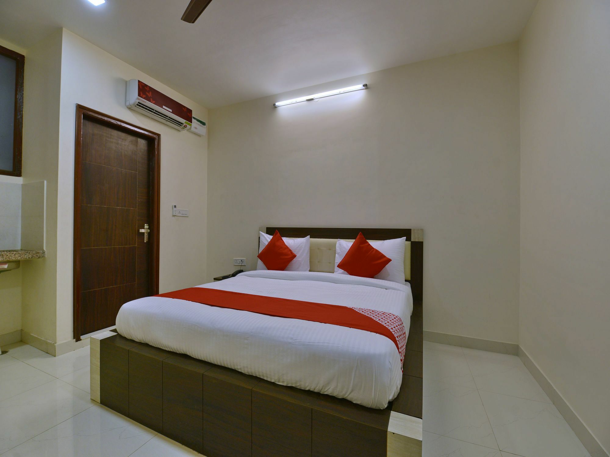 Oyo 12381 The New Heritage Heights View 2*