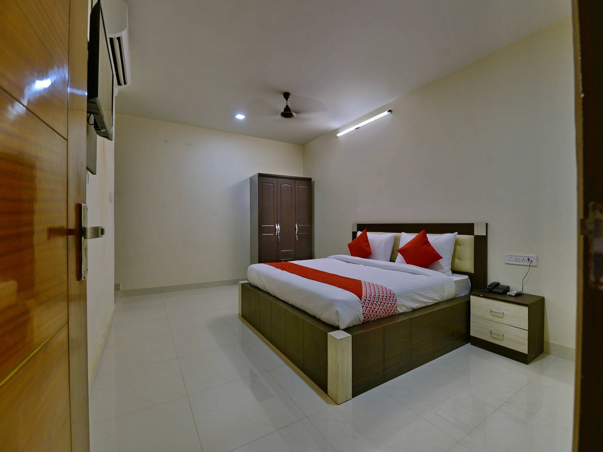 Hotel Oyo 12381 The New Heritage Heights View 2*