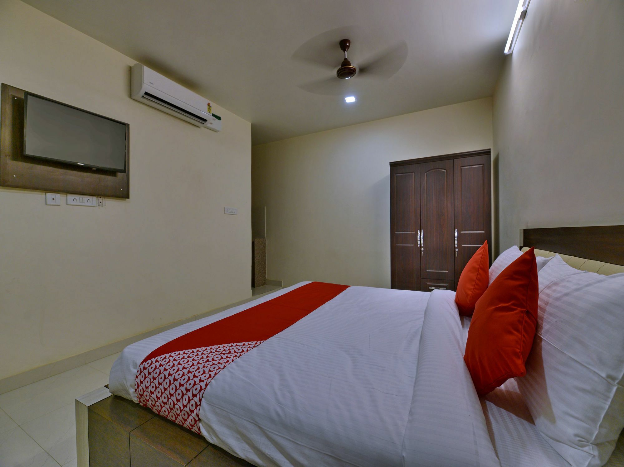 Oyo 12381 The New Heritage Heights View Hotel