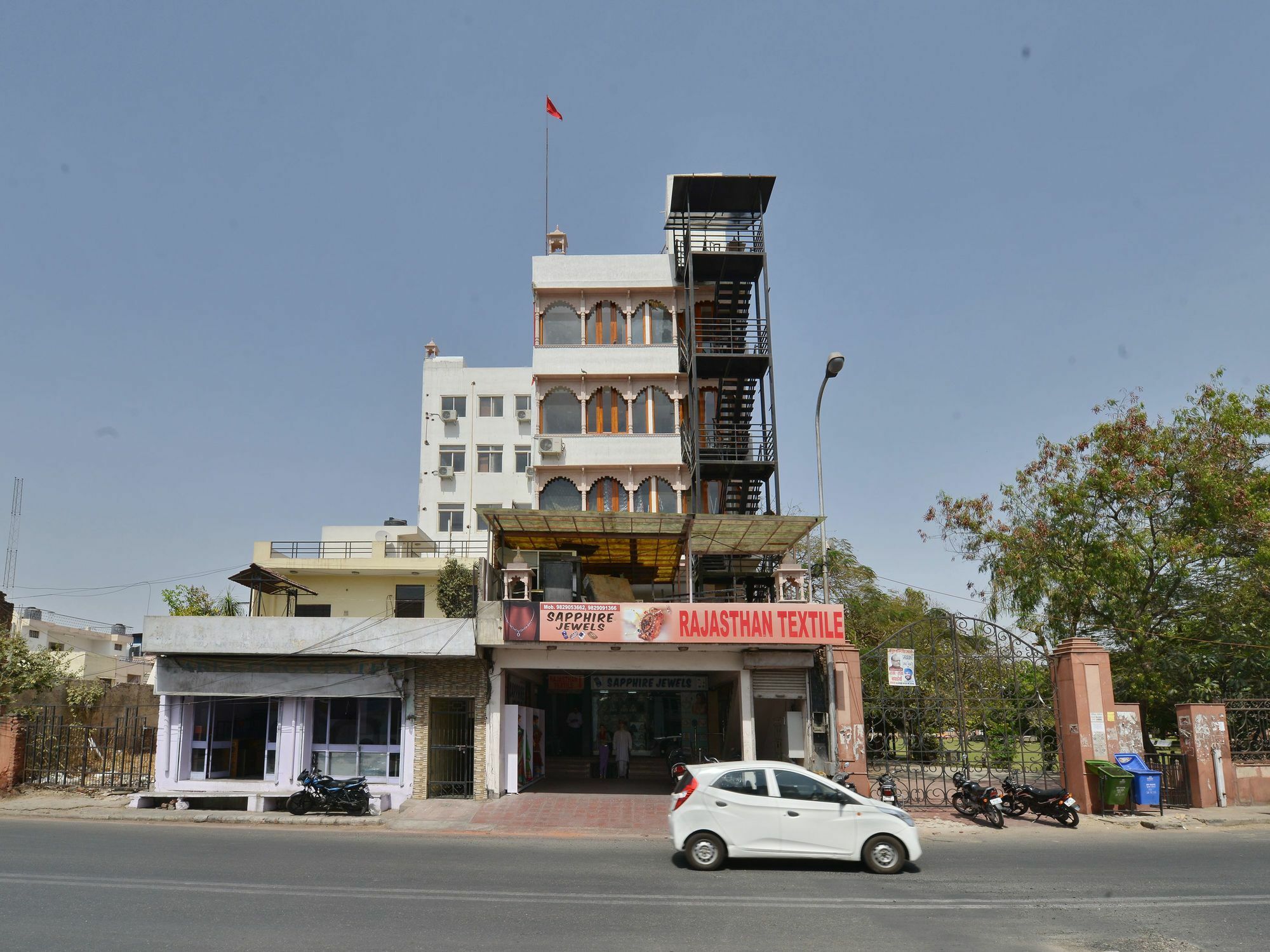 Hotel Oyo 12381 The New Heritage Heights View