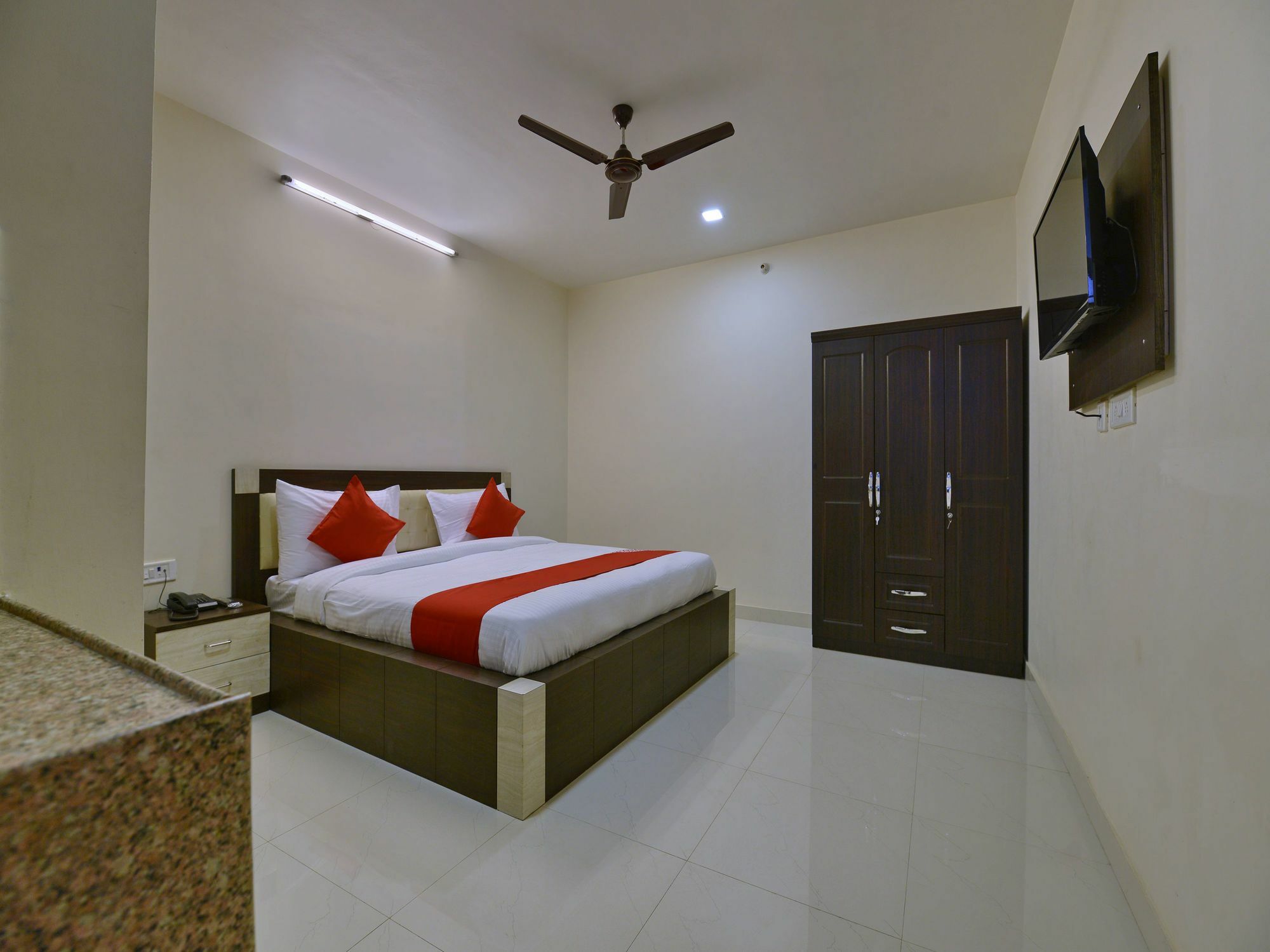 Oyo 12381 The New Heritage Heights View 2*