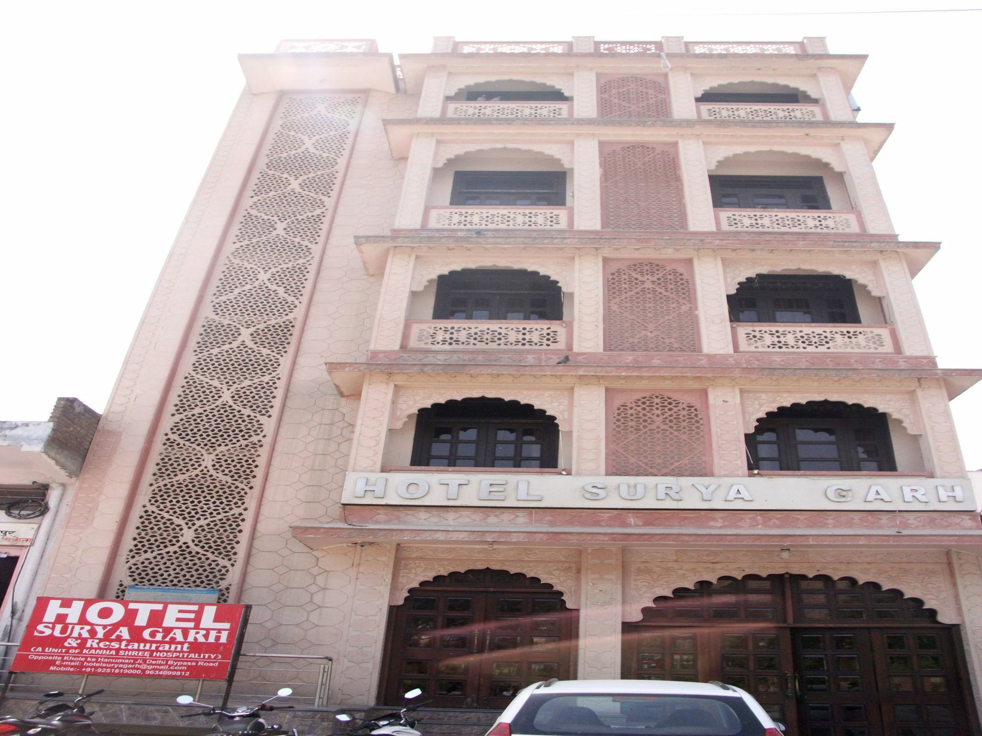 Oyo 14598 Surya Garh Hotel 3*