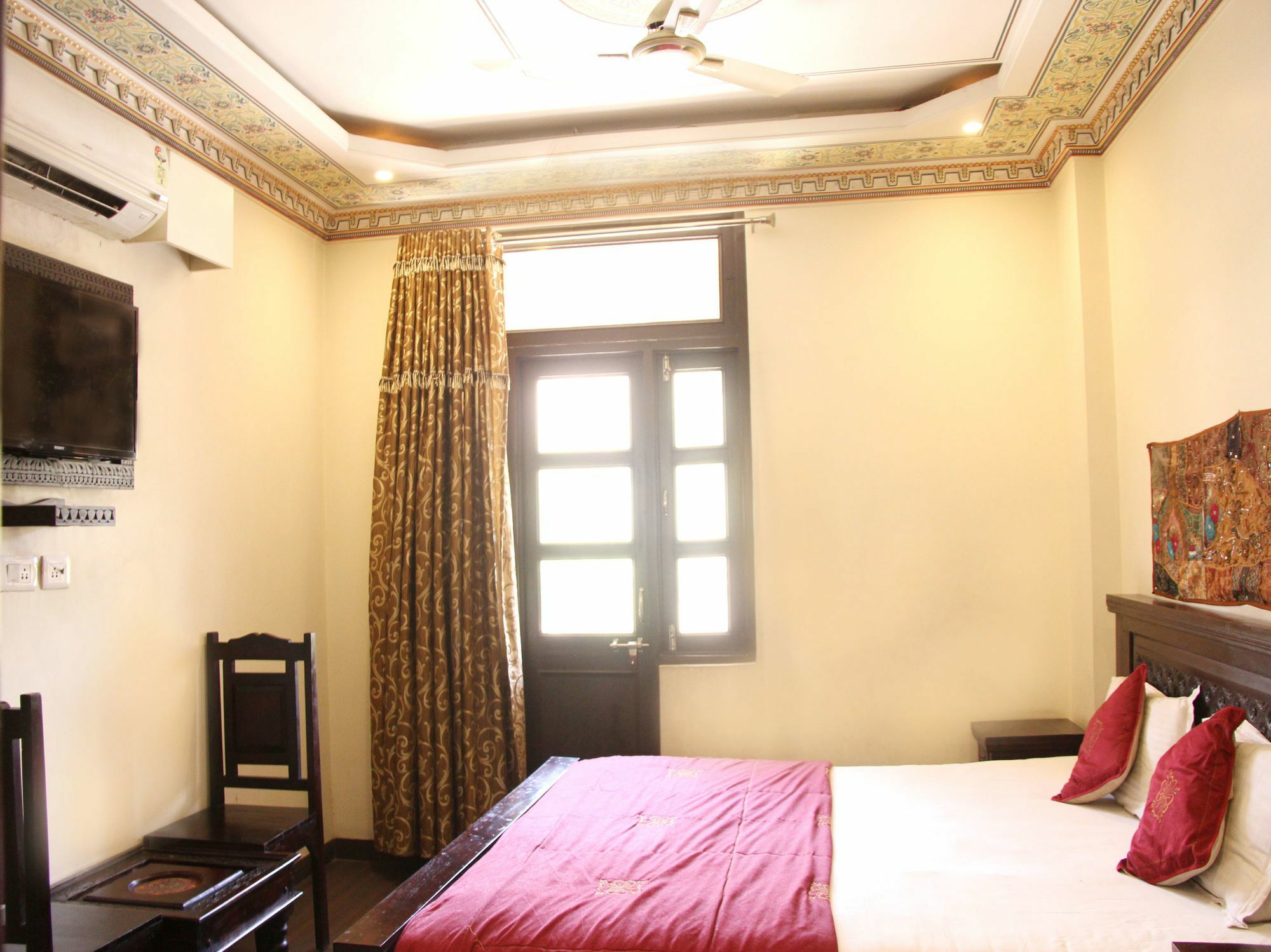 Hotel Oyo 14598 Surya Garh