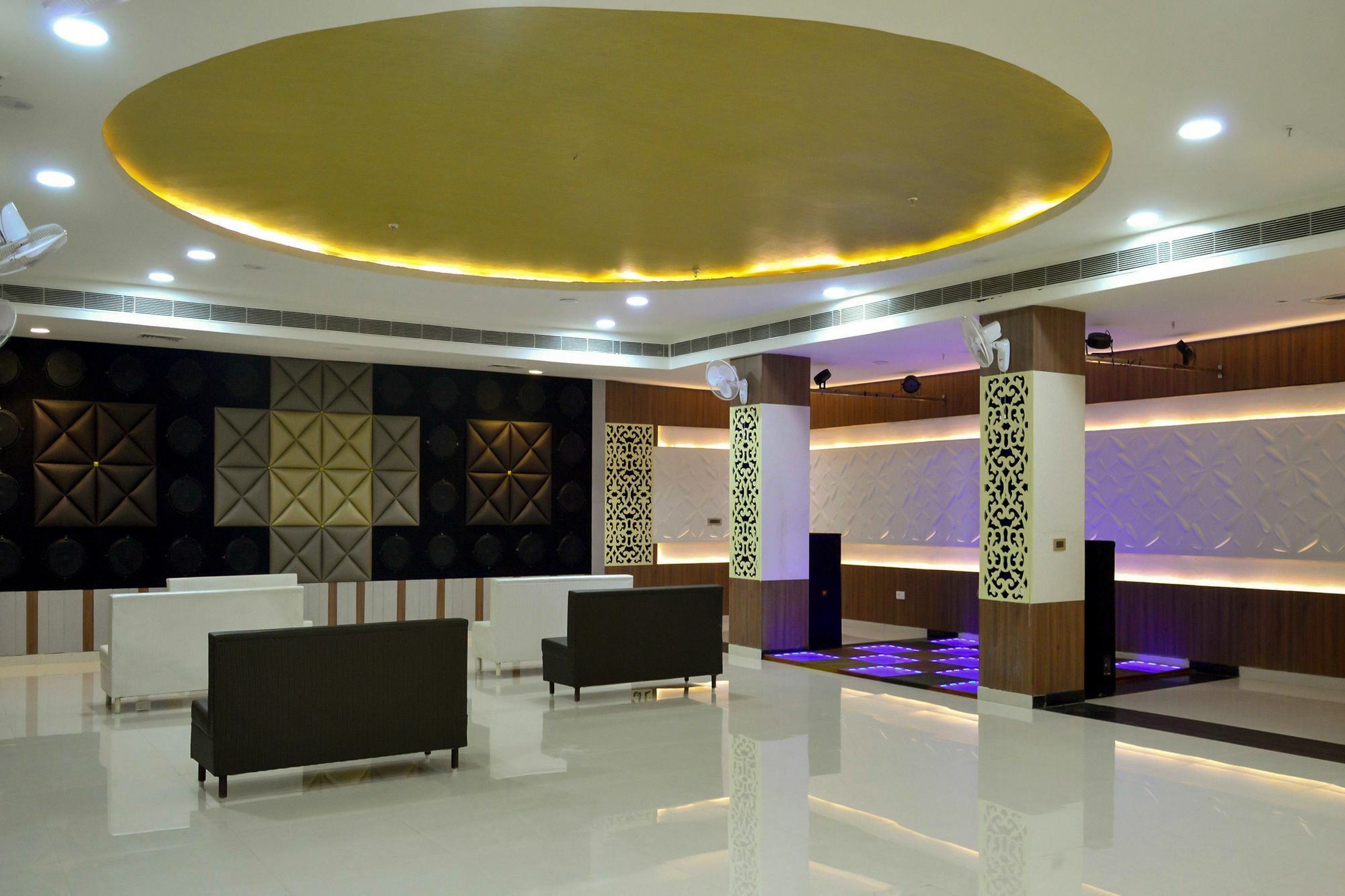 Oyo 7130 Broadway Hotel