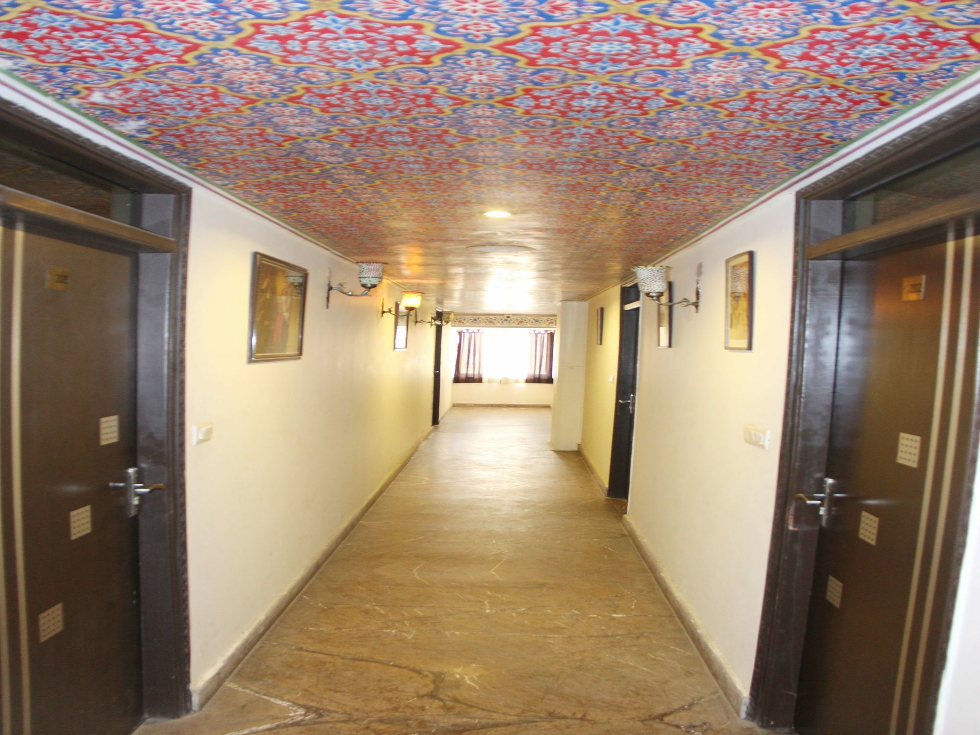 Oyo 14598 Surya Garh Hotel 3*