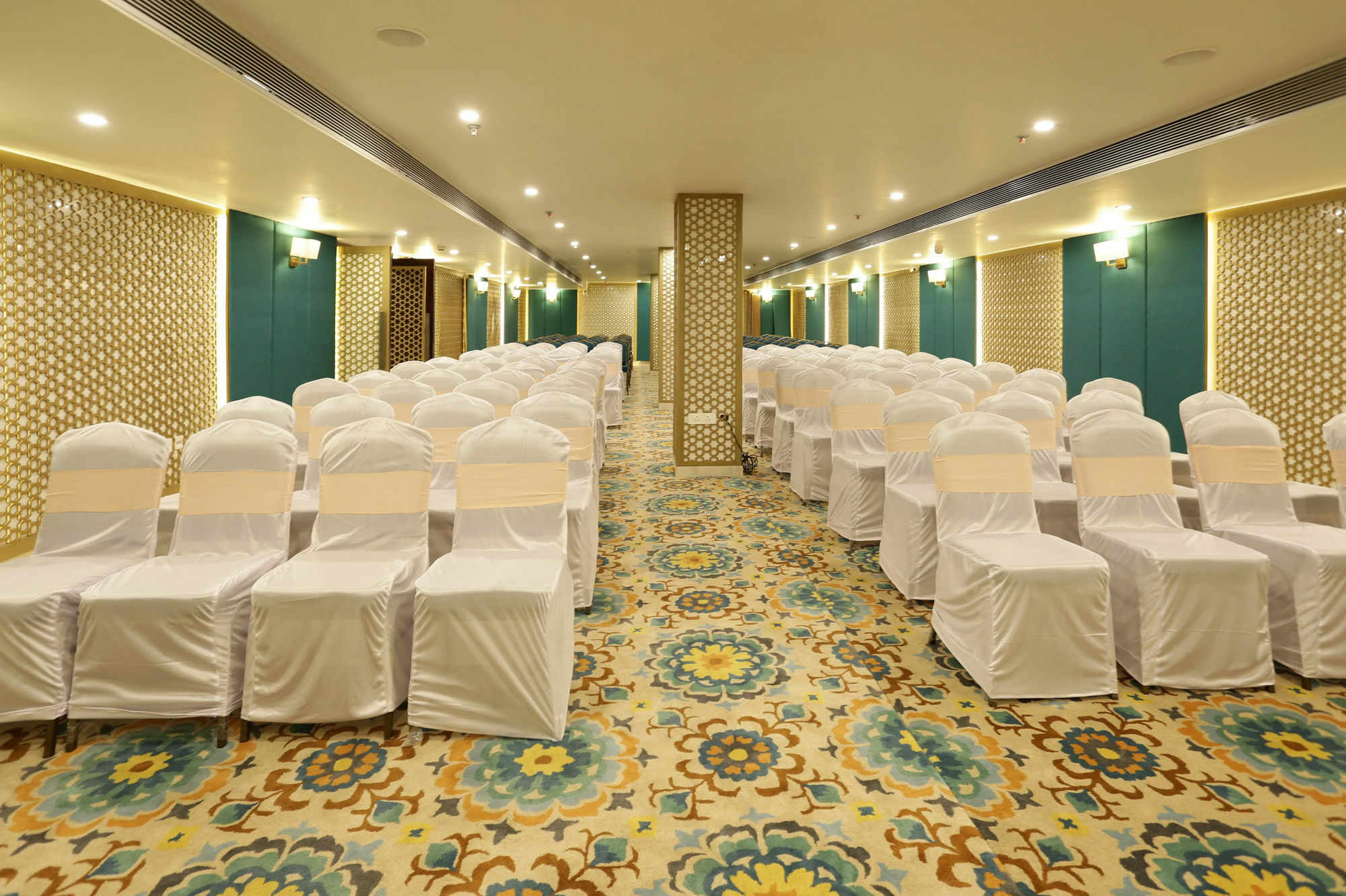 Comfort Sapphire Hotel Jaipur