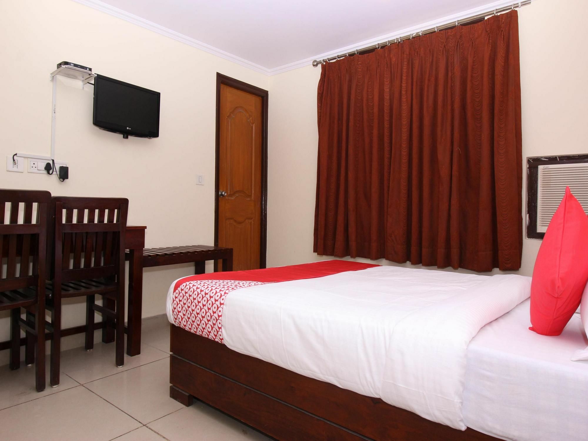 Oyo 14714 K Comfort Hotel
