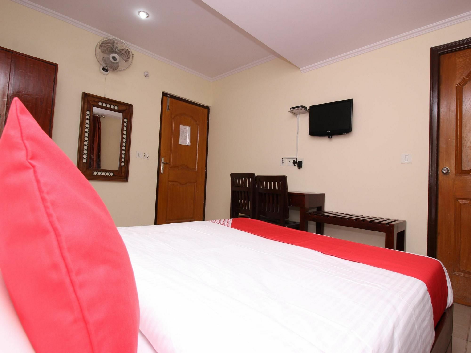 Oyo 14714 K Comfort Hotel 3*