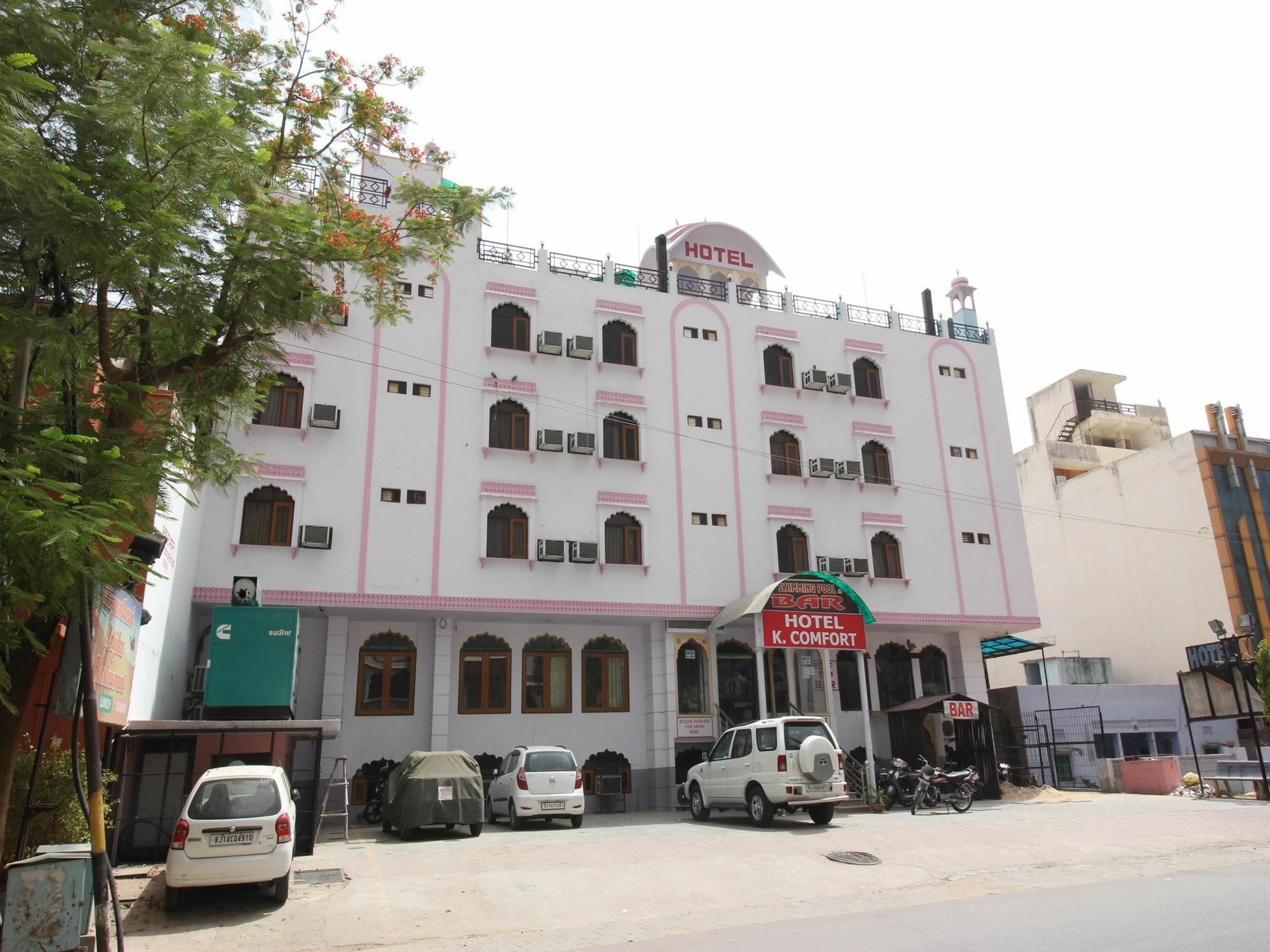 Oyo 14714 K Comfort Hotel 3*