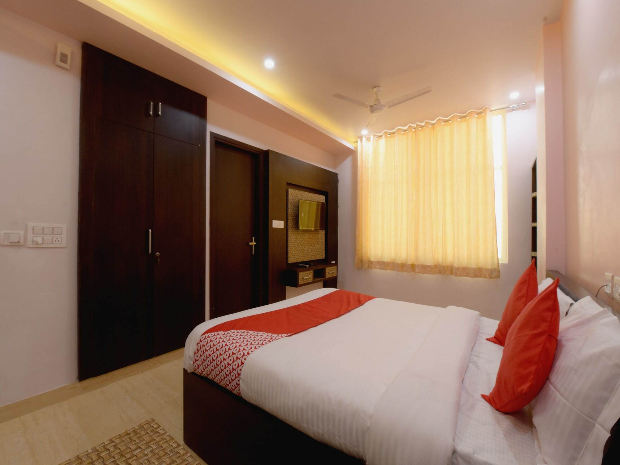 Oyo 23606 Danaria Hotel 3*
