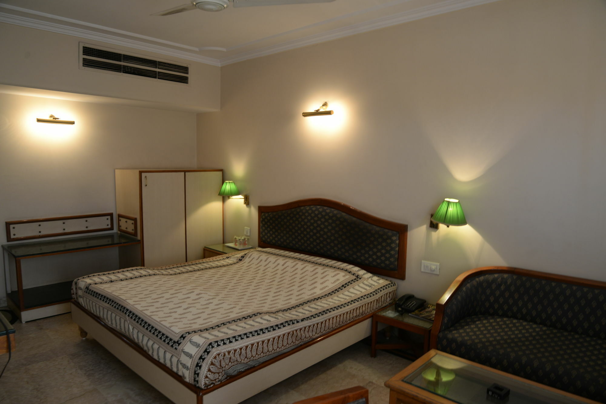 Lmb Centre,