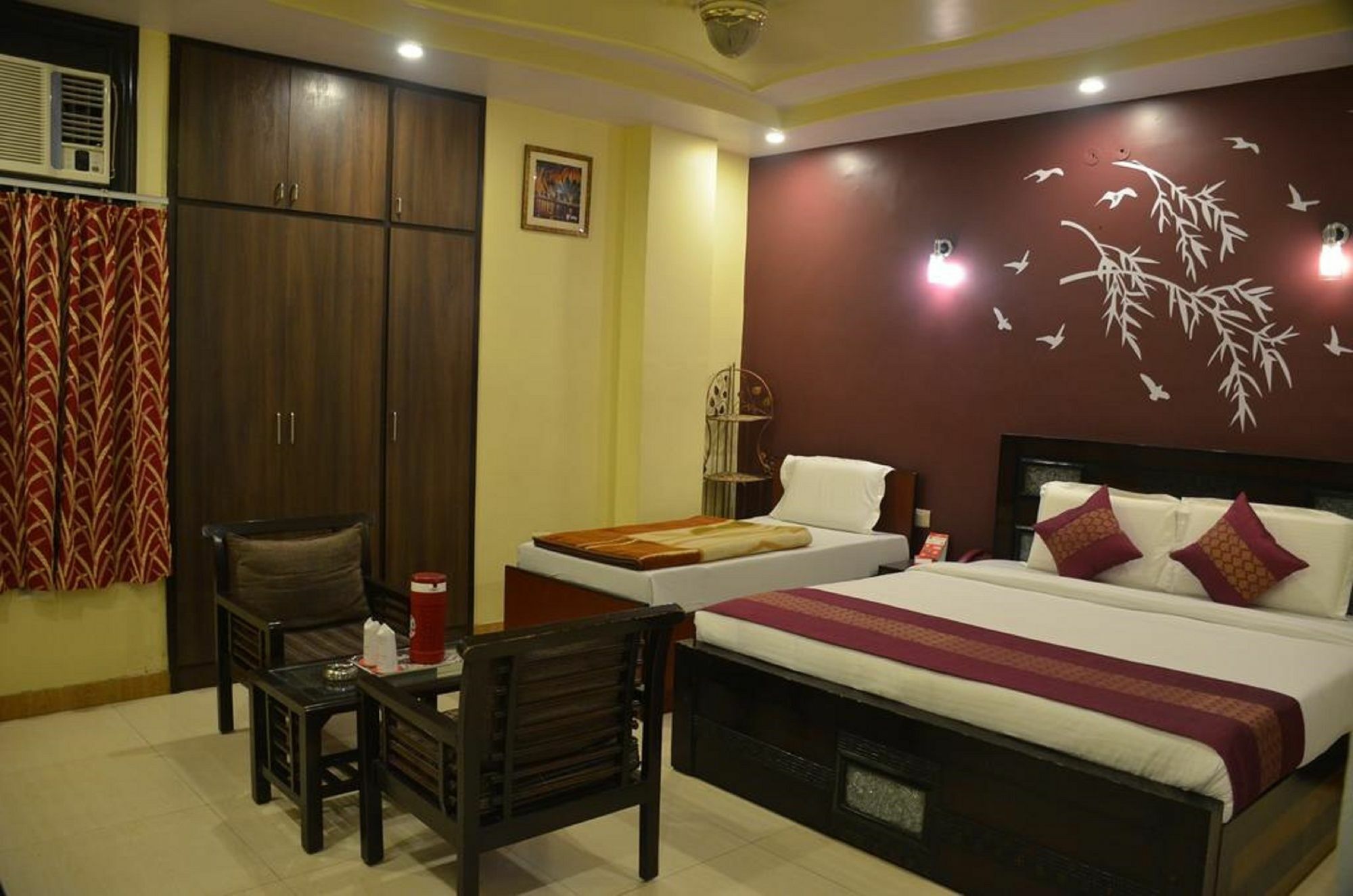 Hotel Jinendra 2*