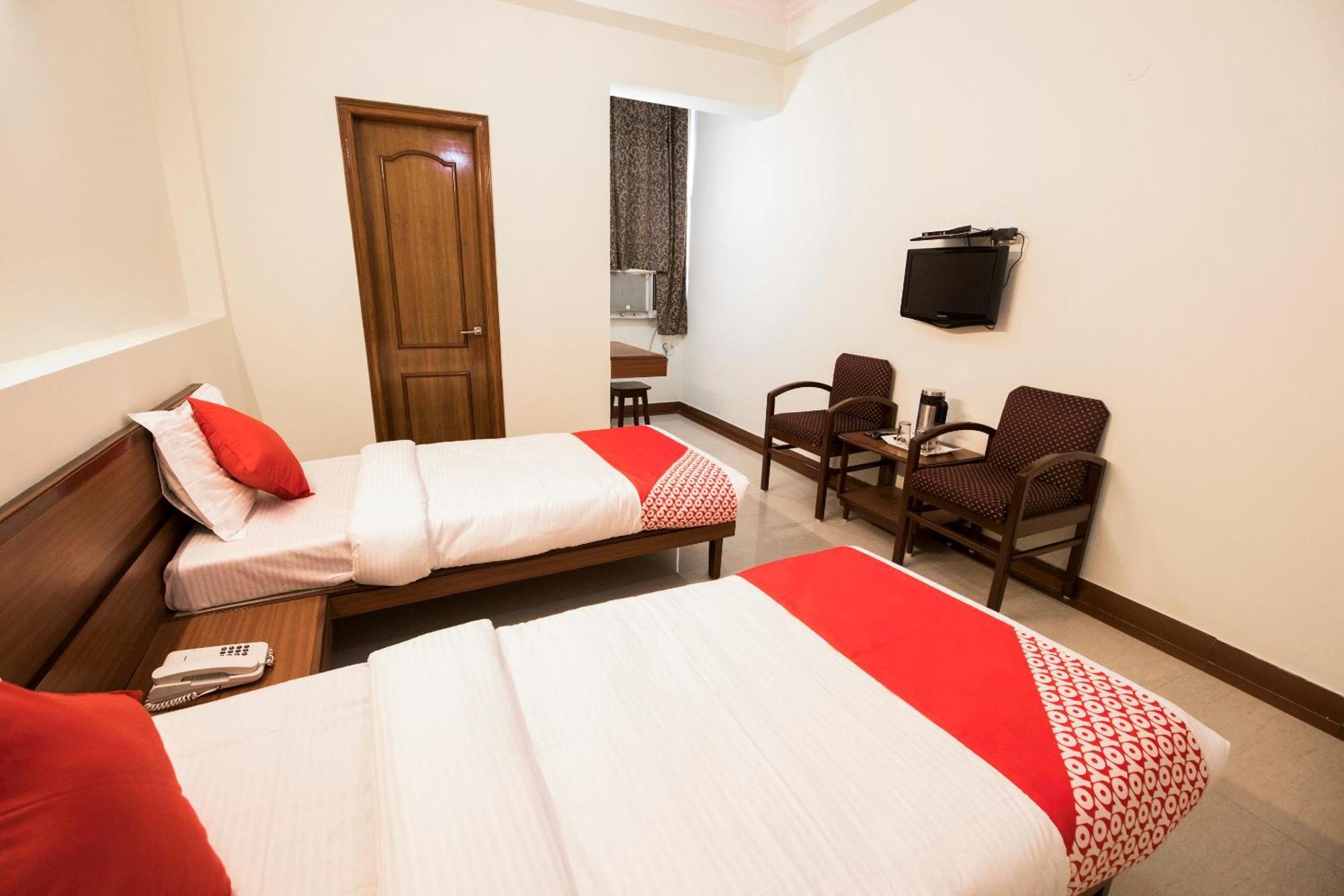 Oyo 13643 Maharaja Palace 3*