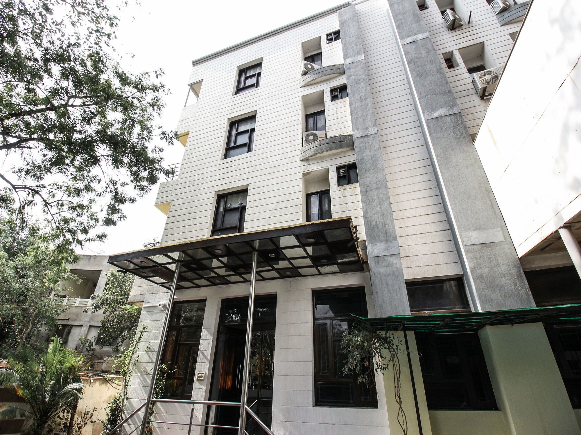 Townhouse Palm's Hotel