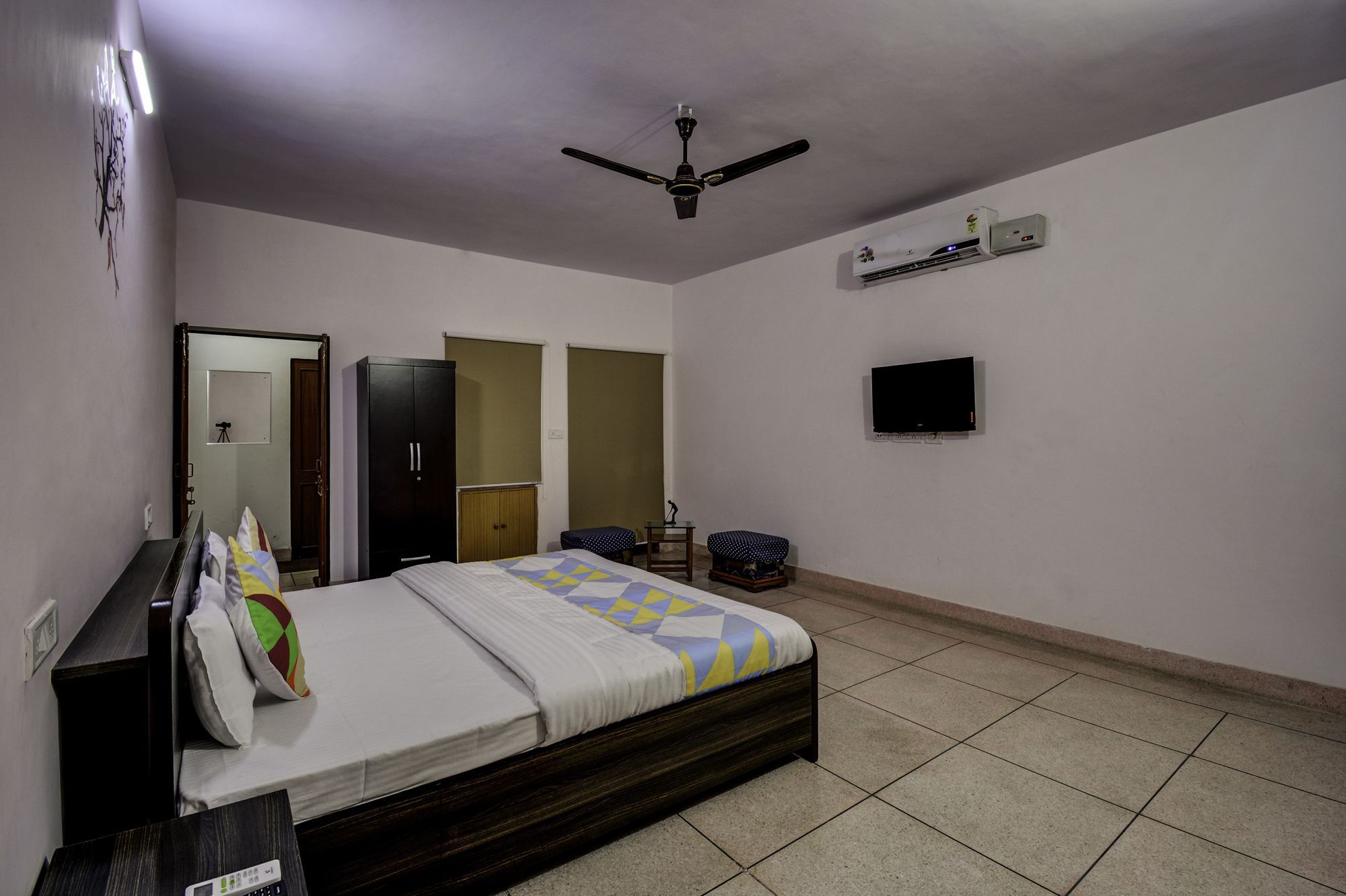 Oyo 17340 Royal Jawahar Nagar Hotel 2*