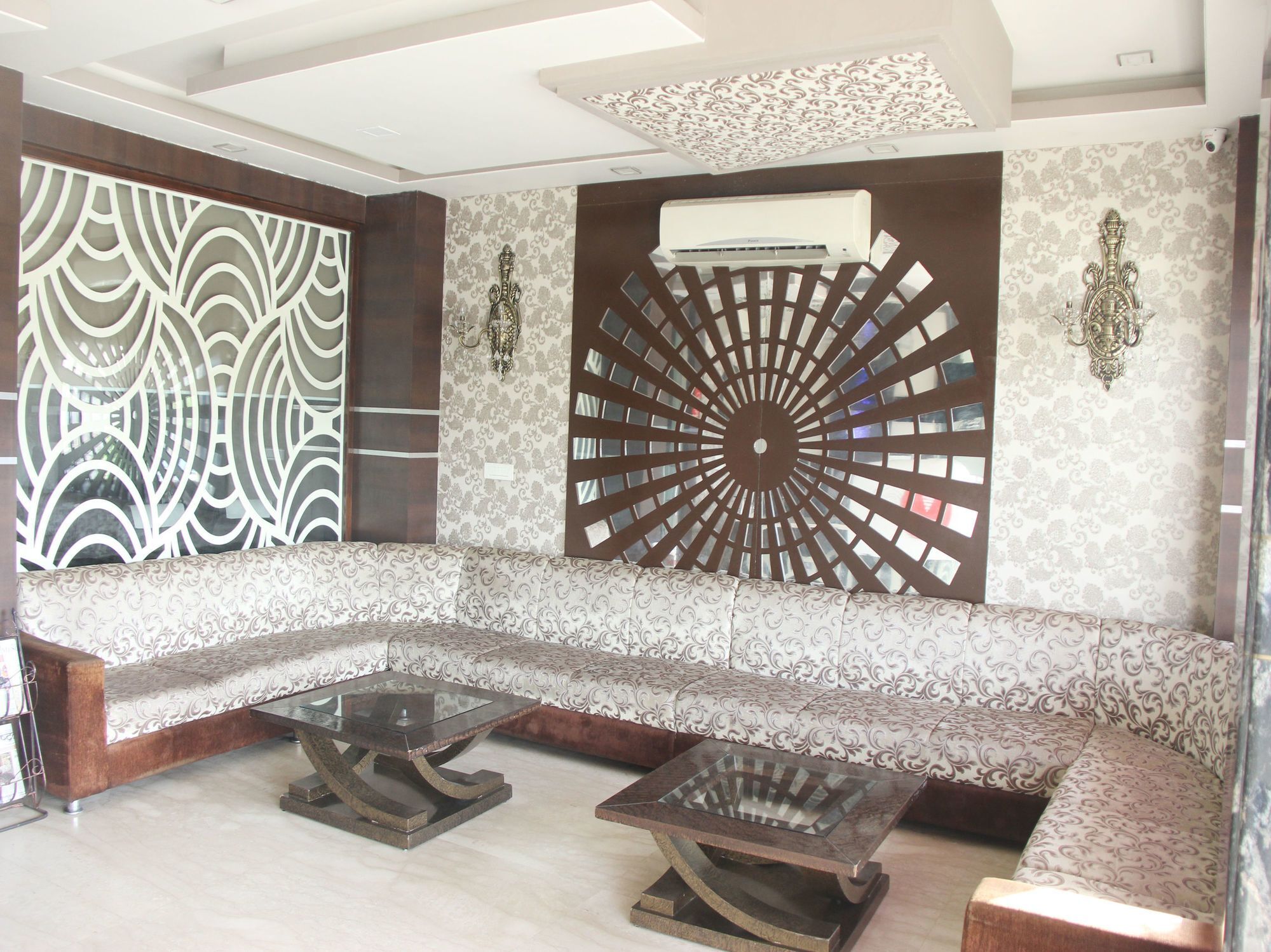 Oyo 14427 Rk Palace
