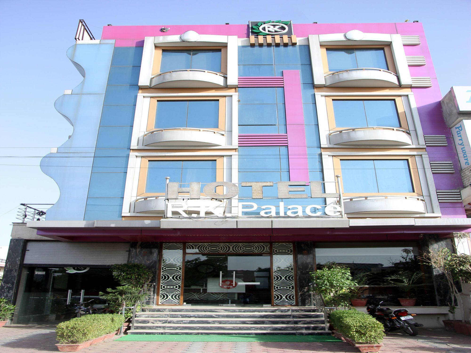 Hotel Oyo 14427 Rk Palace Jaipur