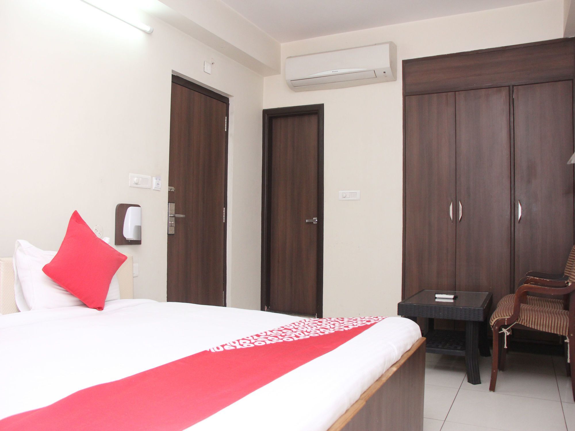 Oyo 14427 Rk Palace 2*