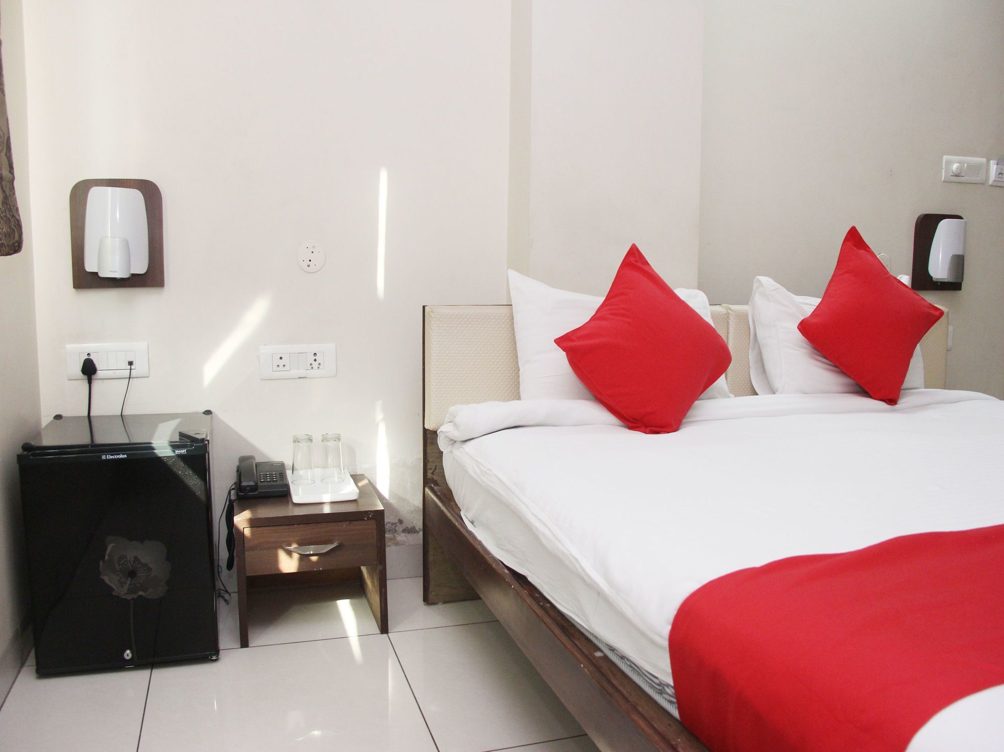 Oyo 14427 Rk Palace Hotel
