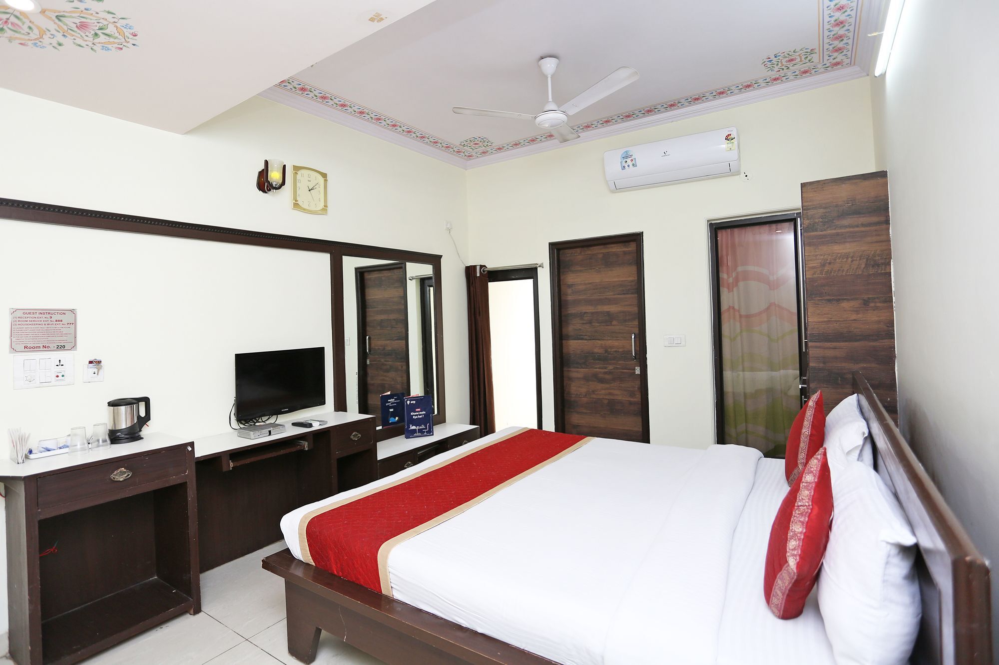 Hotel Arco Palace