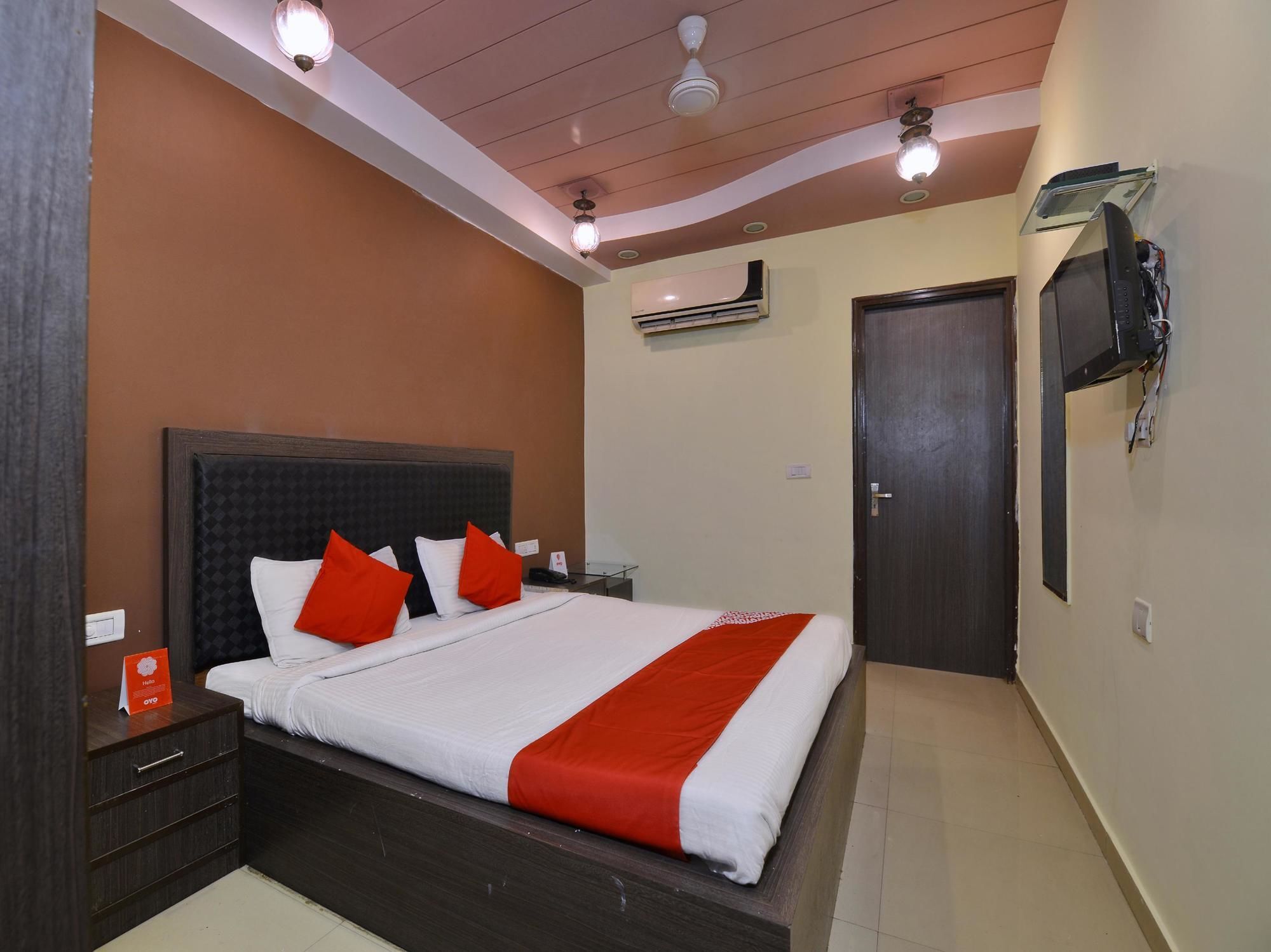 Hotel Oyo 12908 Shiva's Royal 2*