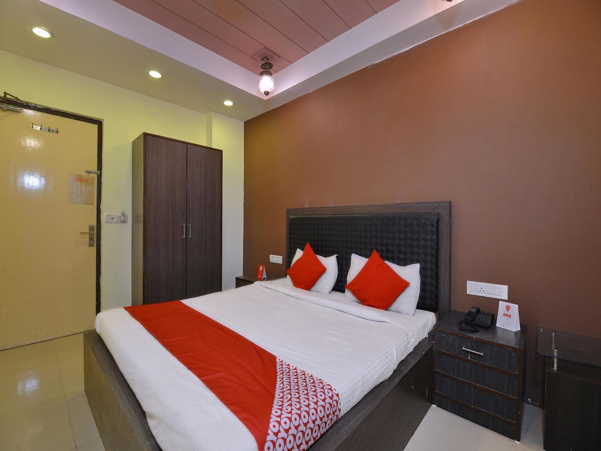 Oyo 12908 Shiva's Royal Hotel
