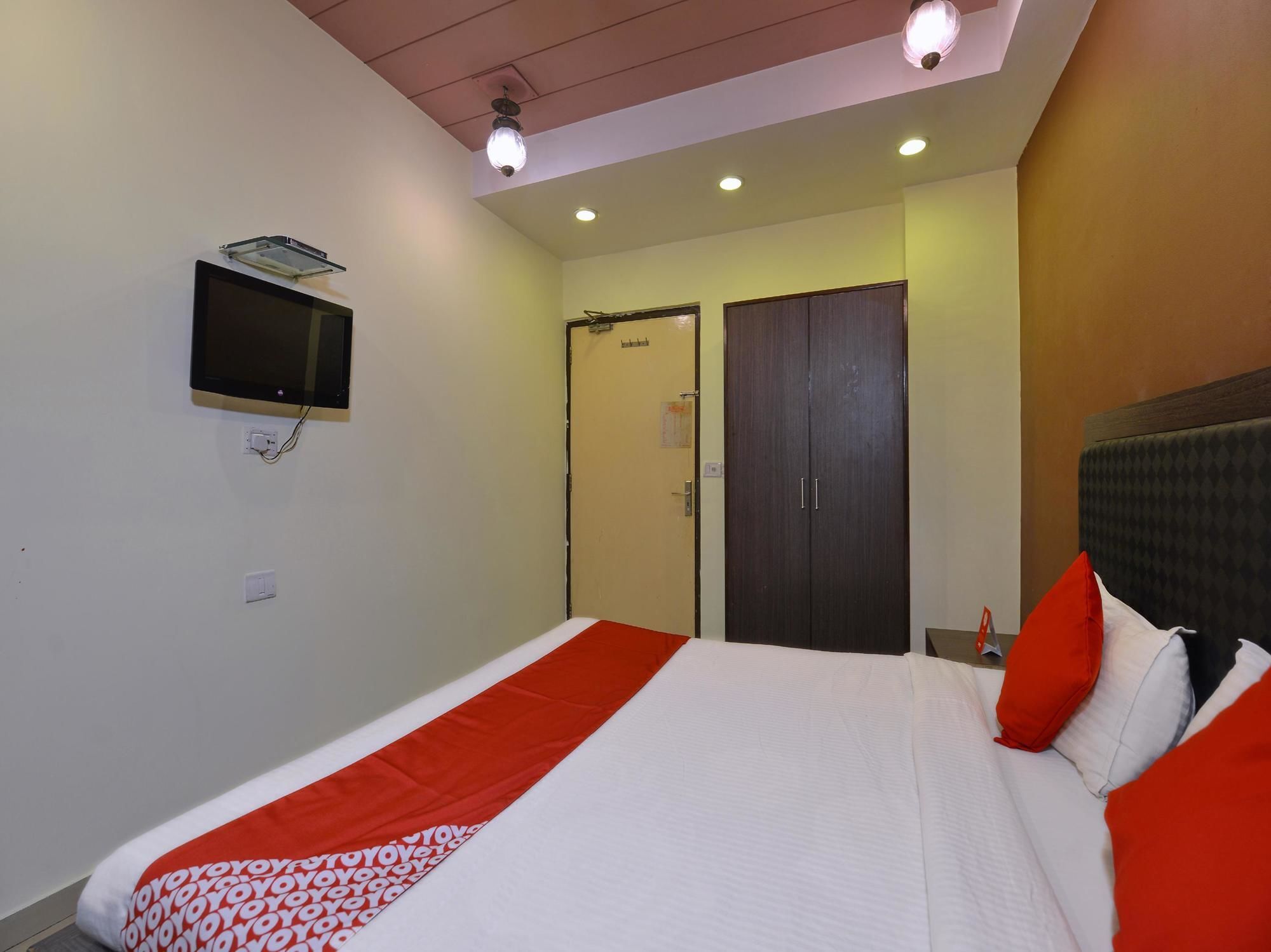 Hotel Oyo 12908 Shiva's Royal
