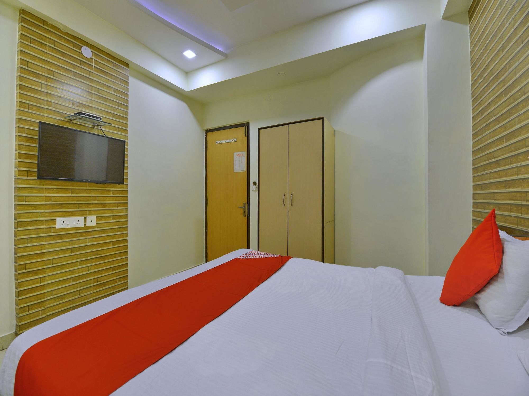 Hotel Oyo 12908 Shiva's Royal 2*
