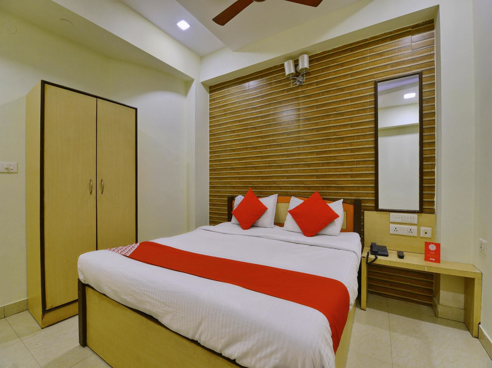 Hotel Oyo 12908 Shiva's Royal 2*