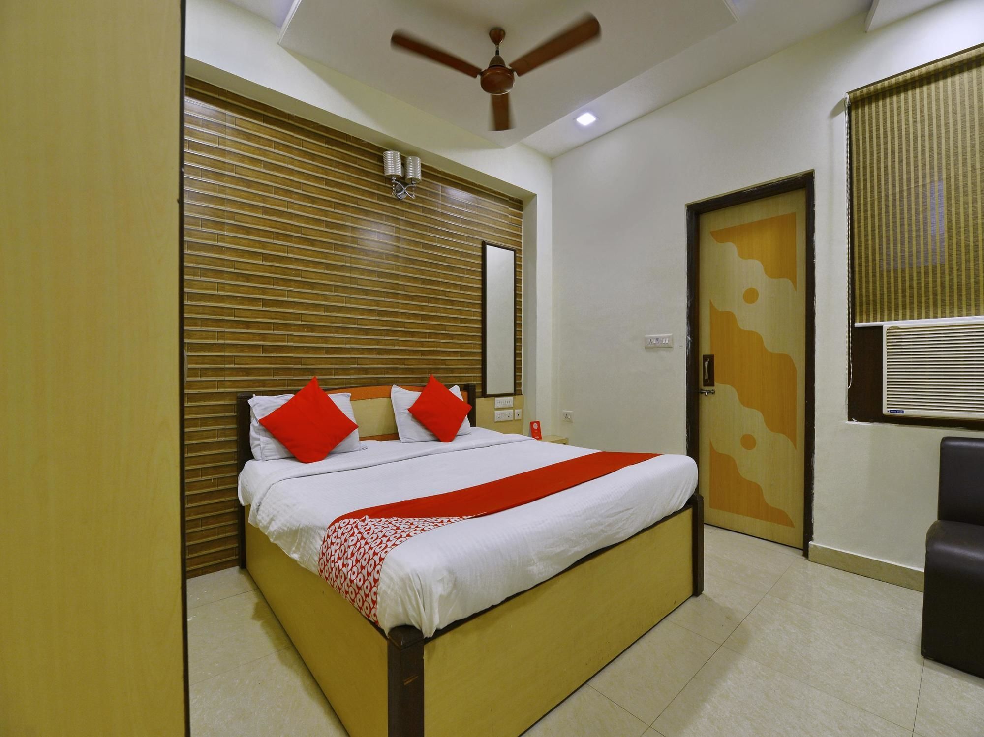 Hotel Oyo 12908 Shiva's Royal