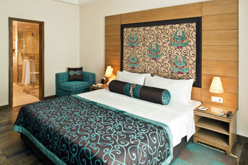 Hotel The Lalit Traveller- Airport