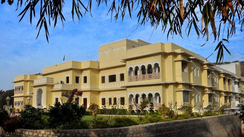 Hotel Raj Bagh Palace