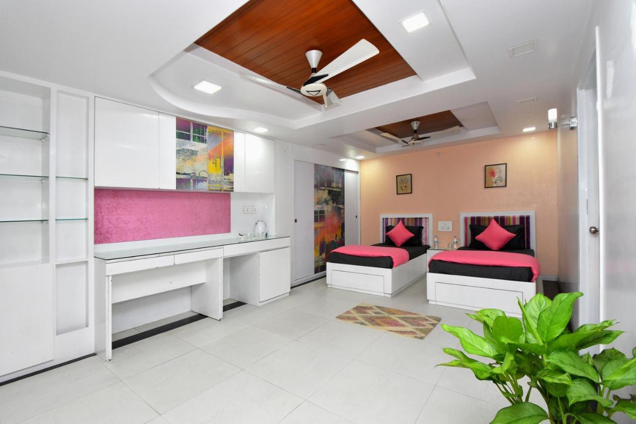 Hostel Pink Elephant, *