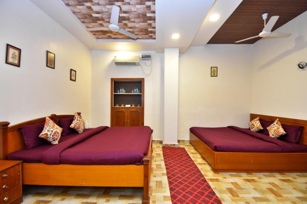 Pink Elephant, Hostel Jaipur