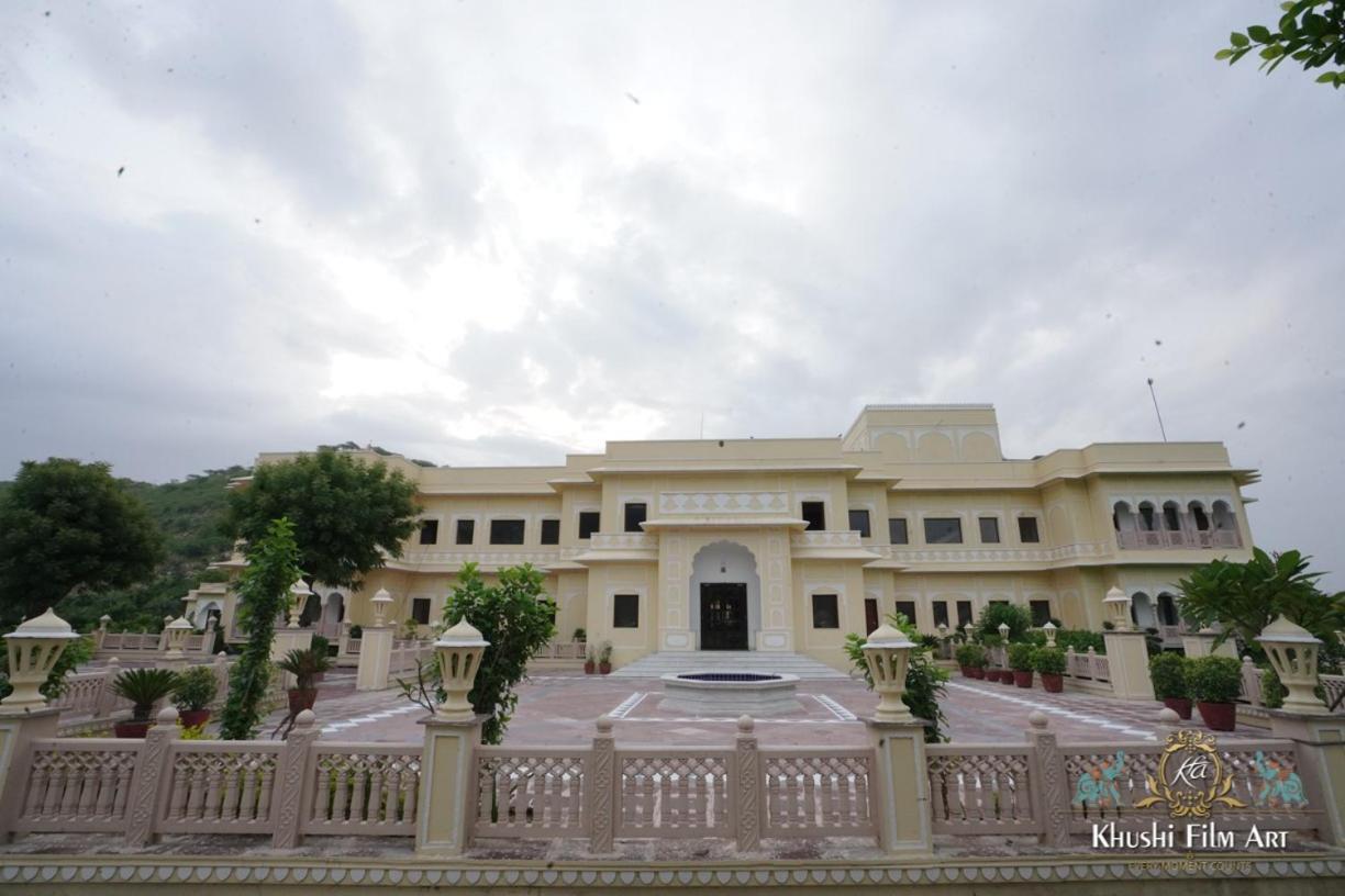 Hotel Raj Bagh Palace