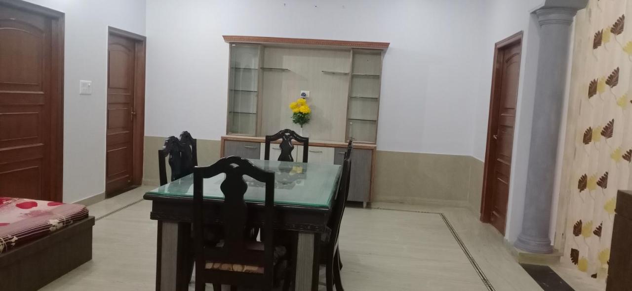 Sujhavs Hotel 3*