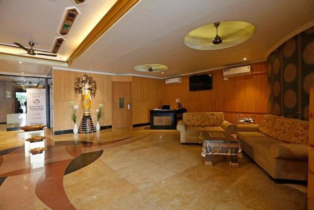 Hotel Meenakshi Palace 3*