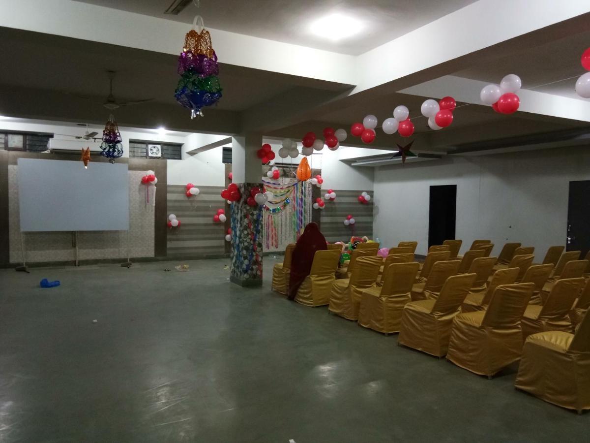 Hotel Gitanjali 3*