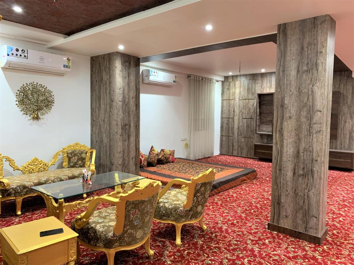 Meenakshi Palace Hotel
