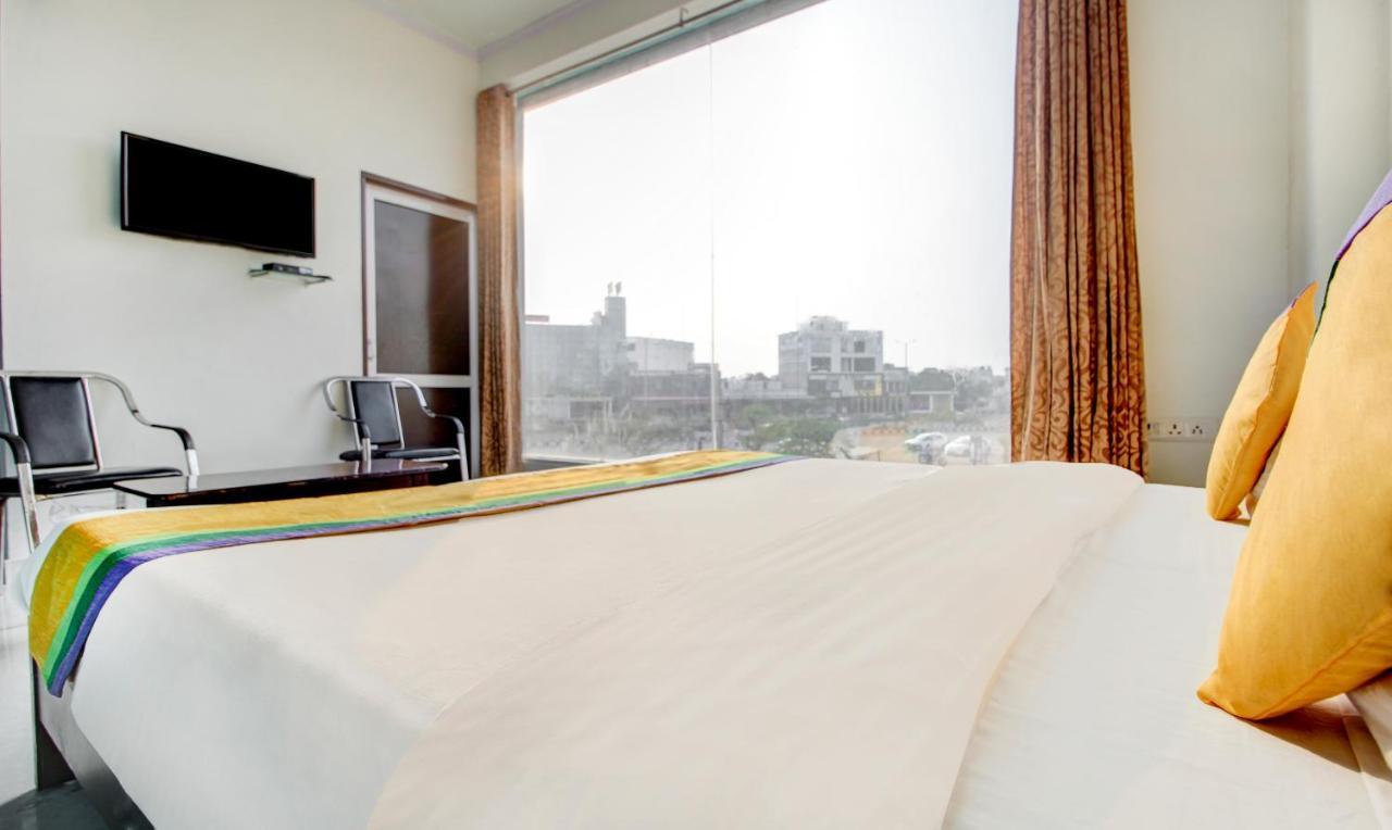 Hotel Treebo Trip Kankariya 3*