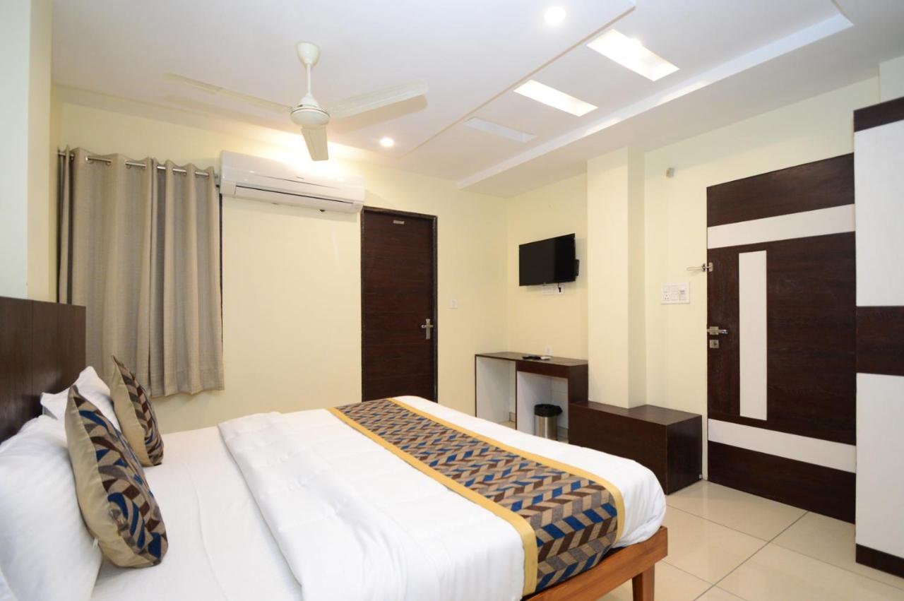 Hotel Rashika Palace 3*