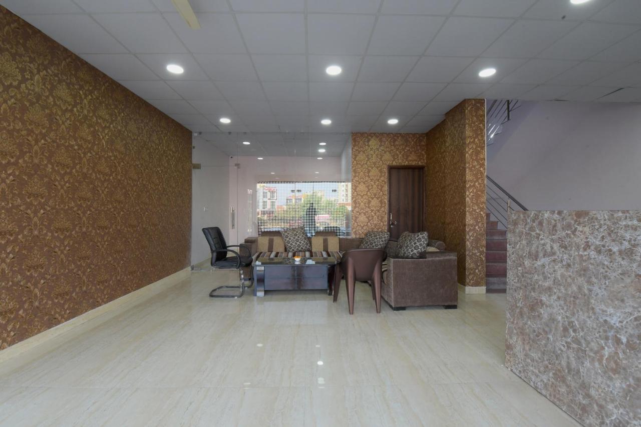 Oyo 23606 Danaria Jaipur