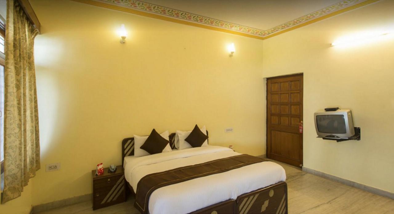 Raghuraj Palace
