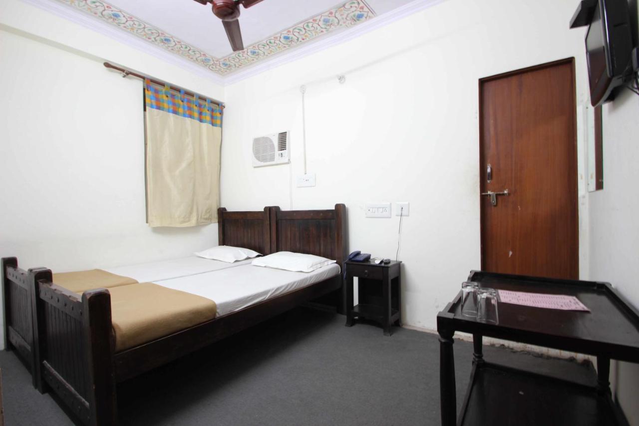 Raghuraj Palace Hotel 3*