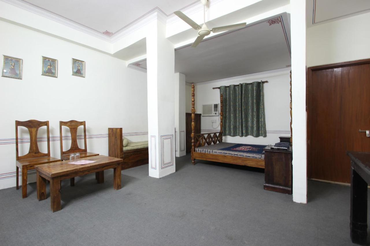Raghuraj Palace